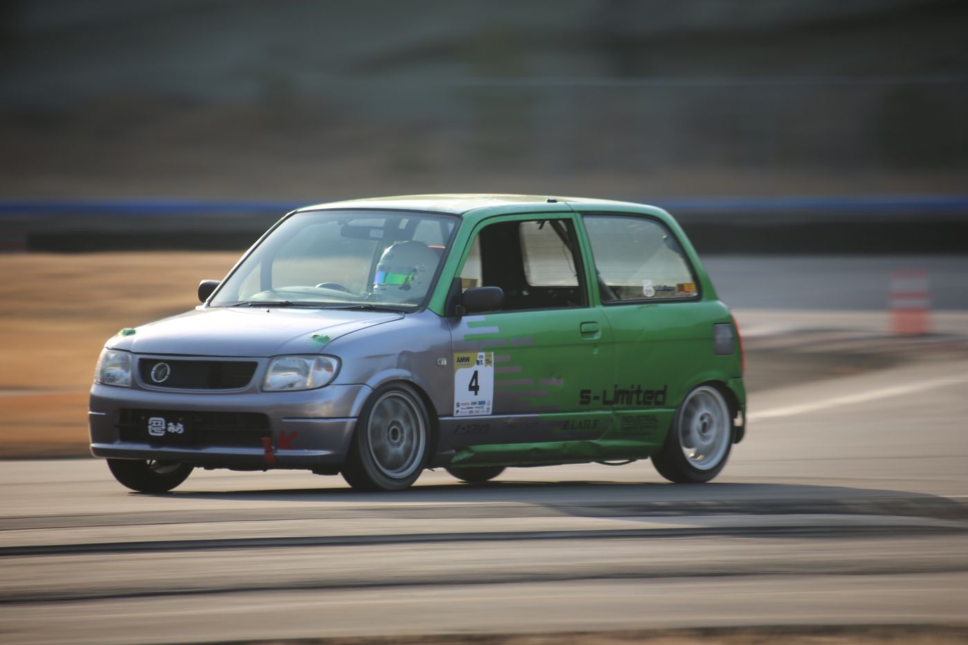優勝した4号車
